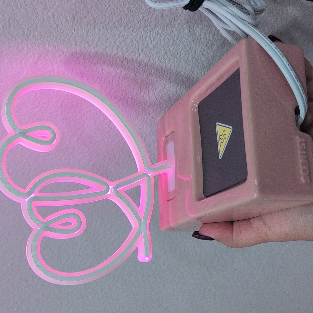 NEW Scentsy Blush Pink Heart Warmer